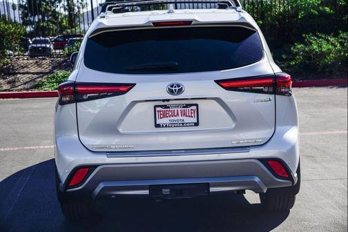 2023 Toyota Highlander Hybrid Platinum