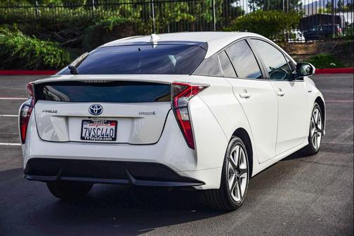 2016 Toyota Prius Three Touring