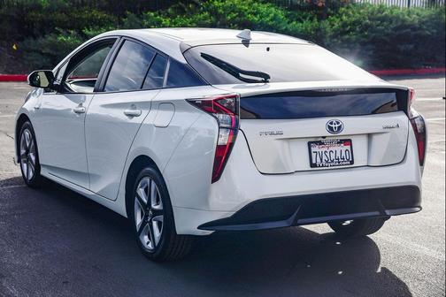 2016 Toyota Prius Three Touring