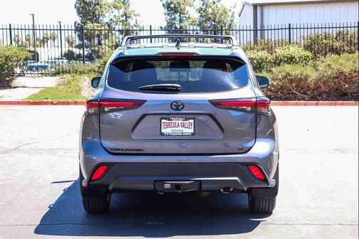 Magnetic Gray Metallic 2024 Toyota Highlander LE