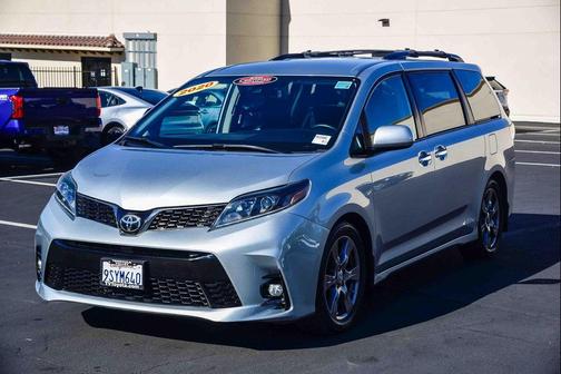 2020 Toyota Sienna SE