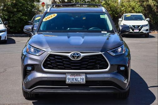 Magnetic Gray Metallic 2022 Toyota Highlander XLE