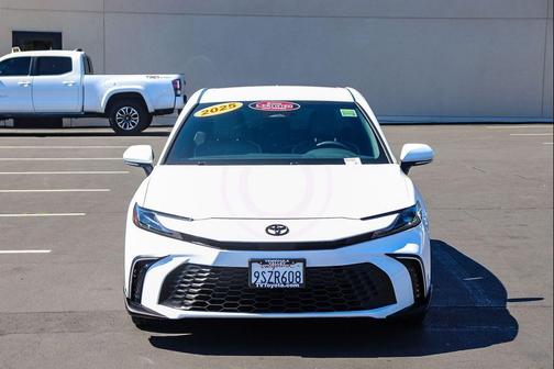 Ice Cap 2025 Toyota Camry SE