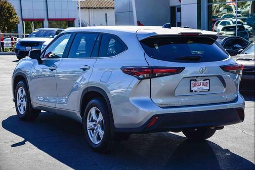 2024 Toyota Highlander LE