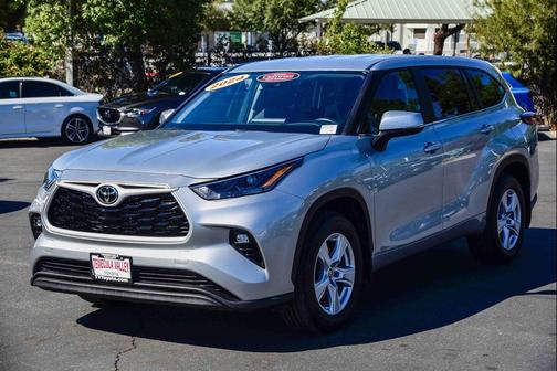 2024 Toyota Highlander LE