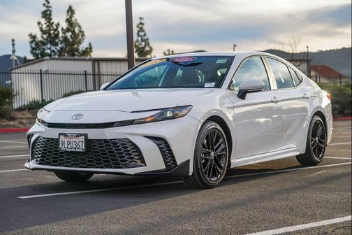2025 Toyota Camry SE