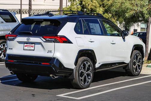 2025 Toyota RAV4 Hybrid SE