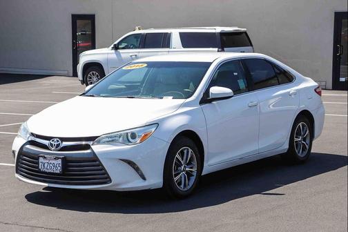 Super White 2015 Toyota Camry LE