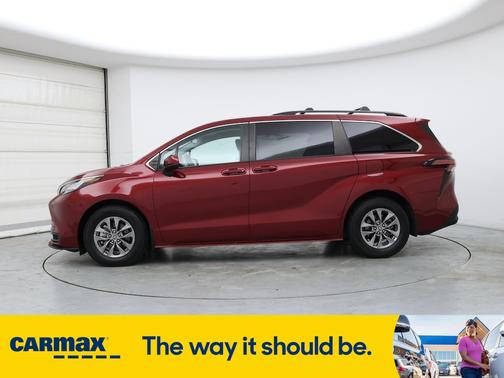 2022 Toyota Sienna LE