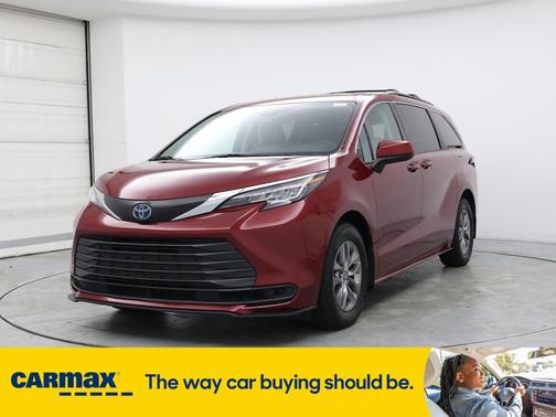 2022 Toyota Sienna LE