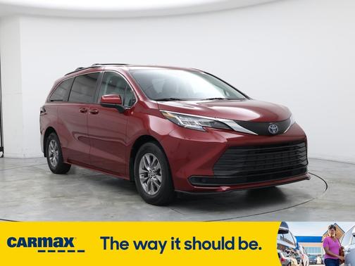 2022 Toyota Sienna LE