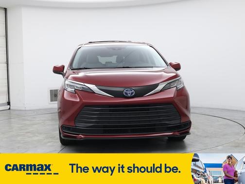 2022 Toyota Sienna LE