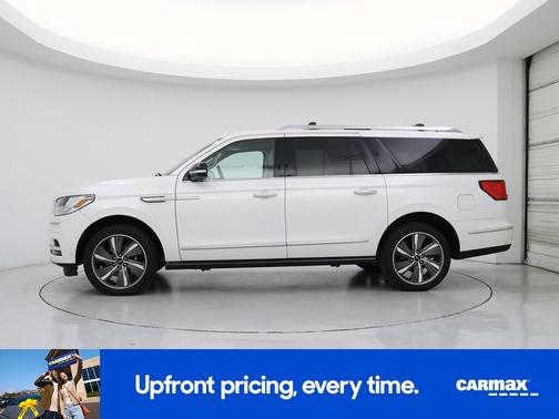 White 2019 Lincoln Navigator L Reserve