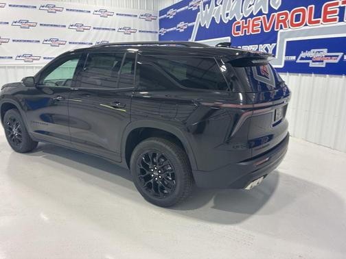 Mosaic Black Metallic 2026 Chevrolet Traverse LT