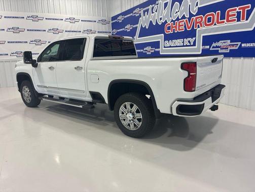 Summit White 2026 Chevrolet Silverado 2500 High Country