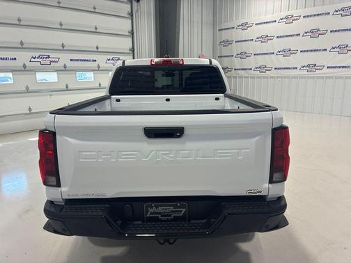 Summit White 2026 Chevrolet Colorado WT