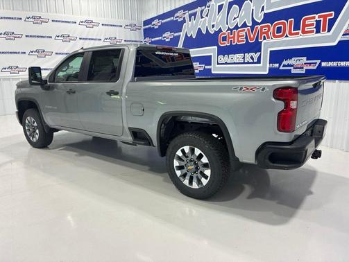 Sterling Gray Metallic 2026 Chevrolet Silverado 2500 Custom