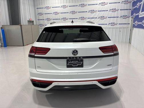 White 2023 Volkswagen Atlas Cross Sport 2.0T SEL