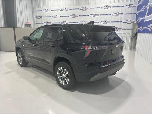 Mosaic Black Metallic 2026 Chevrolet Equinox 1LT