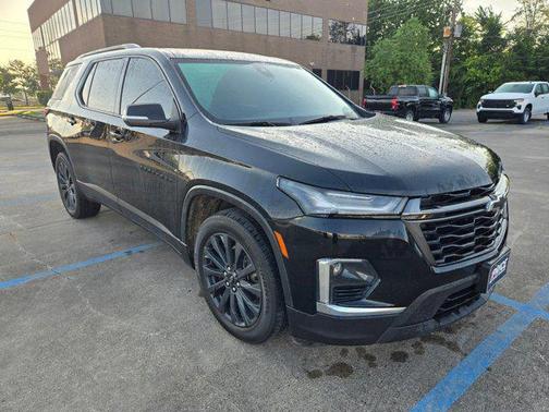 Mosaic Black Metallic 2023 Chevrolet Traverse RS