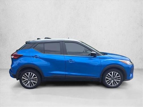 Electric Blue Metallic/Super Black 2024 Nissan Kicks SV