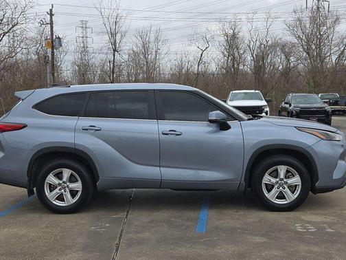 2023 Toyota Highlander LE