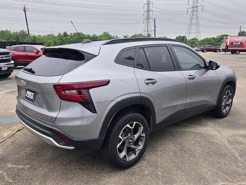 Sterling Gray Metallic 2024 Chevrolet Trax LT