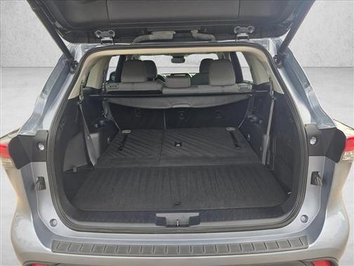 Moon Dust 2023 Toyota Highlander LE