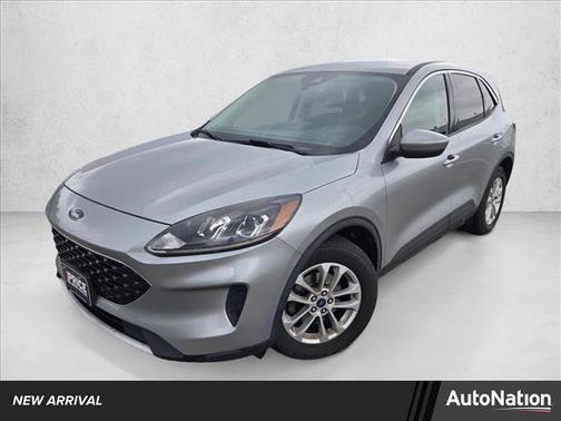 Iconic Silver Metallic 2021 Ford Escape SE