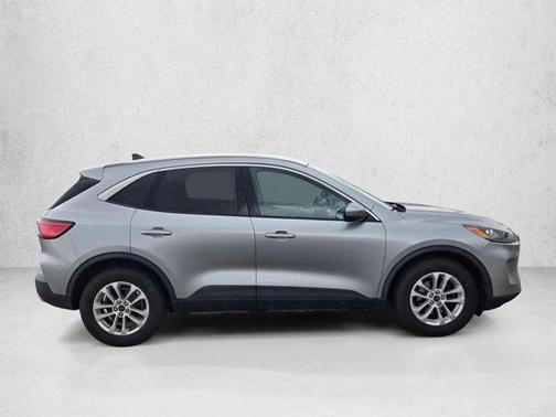 Iconic Silver Metallic 2021 Ford Escape SE