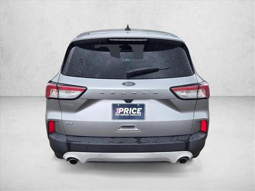 Iconic Silver Metallic 2021 Ford Escape SE