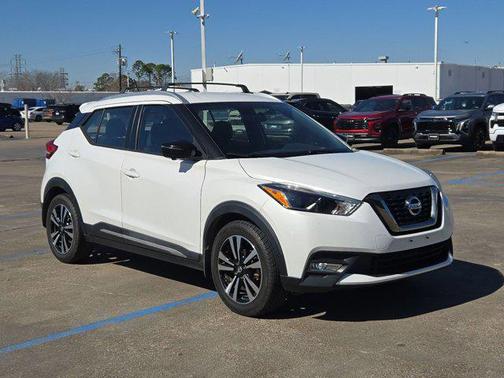 2019 Nissan Kicks SR