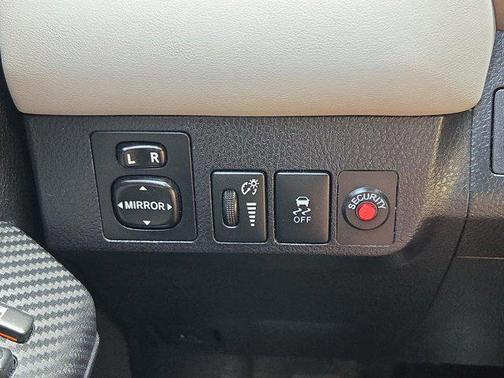 Classic Silver Metallic 2015 Toyota RAV4 XLE