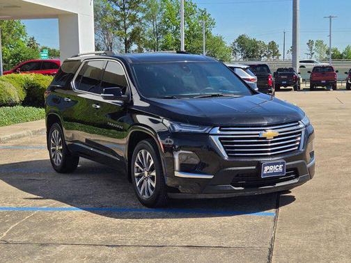 Mosaic Black Metallic 2023 Chevrolet Traverse Premier