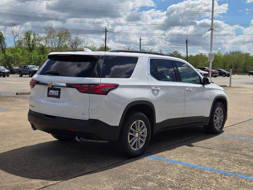 Summit White 2023 Chevrolet Traverse LT Cloth