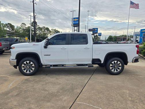 Summit White 2026 Chevrolet Silverado 2500 LT