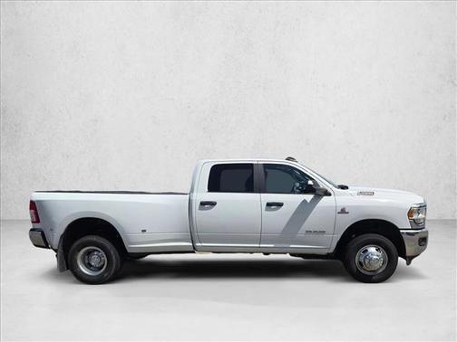 Bright White Clearcoat 2022 RAM 3500 Lone Star Crew Cab 4x4 8' Box