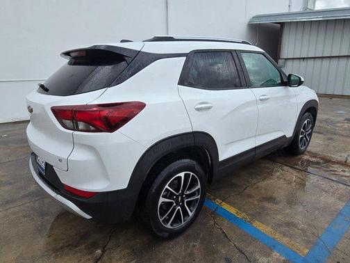 Summit White 2024 Chevrolet Trailblazer LT