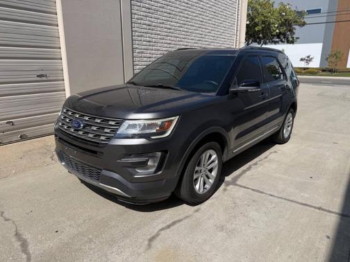 Magnetic 2017 Ford Explorer XLT