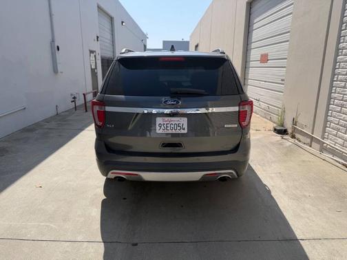 Magnetic 2017 Ford Explorer XLT