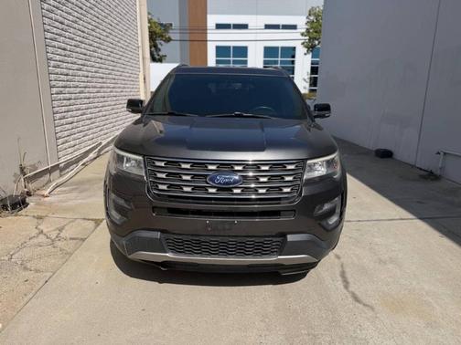 Magnetic 2017 Ford Explorer XLT