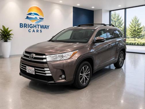 Toasted Walnut Pearl 2017 Toyota Highlander XLE