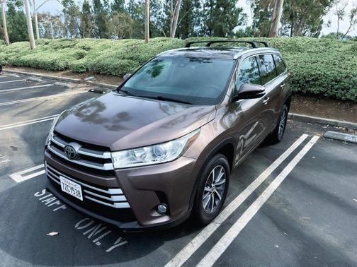 Toasted Walnut Pearl 2017 Toyota Highlander XLE