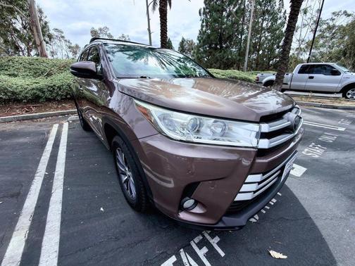Toasted Walnut Pearl 2017 Toyota Highlander XLE