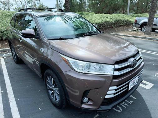 Toasted Walnut Pearl 2017 Toyota Highlander XLE
