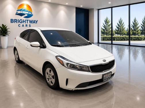 Snow White Pearl 2018 Kia Forte LX