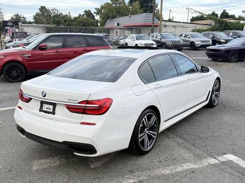 2019 BMW 750 I