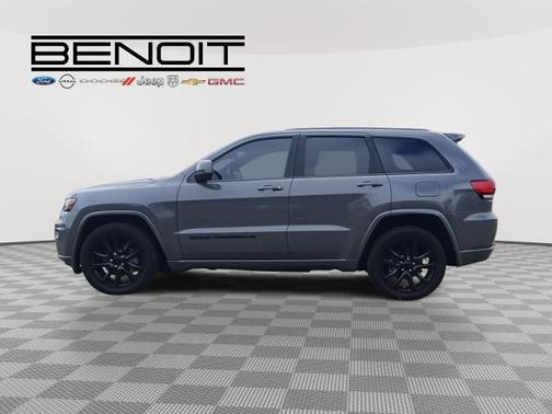 2022 Jeep Grand Cherokee LAREDO