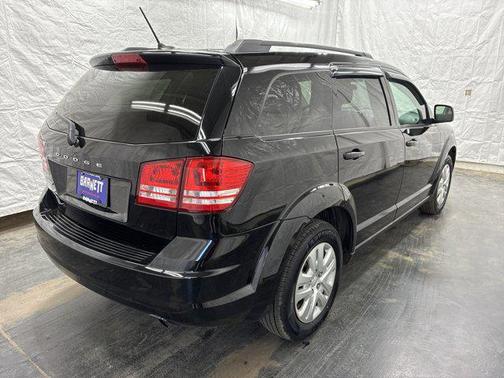 Pitch Black Clearcoat 2017 Dodge Journey SE
