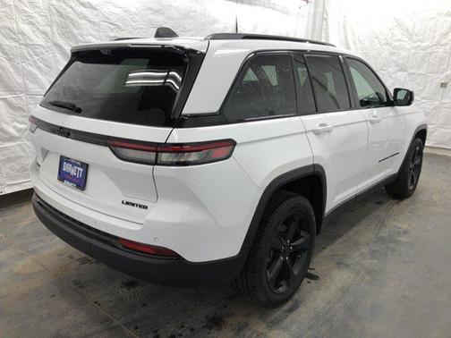 Bright White Clearcoat 2024 Jeep Grand Cherokee Limited